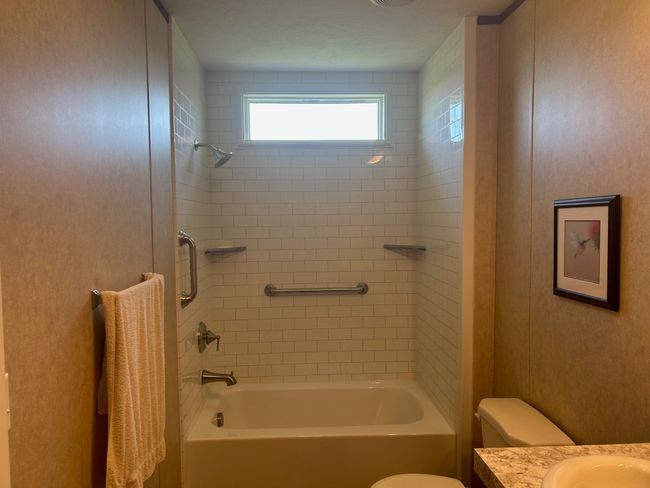 Hall Bathroom | Image 25