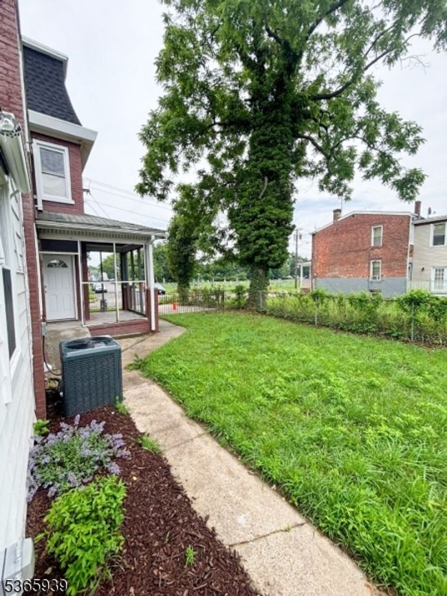 438 Lawrence St, House other with 5 bedrooms, 2 bathrooms and null parking in Burlington City NJ | Image 15