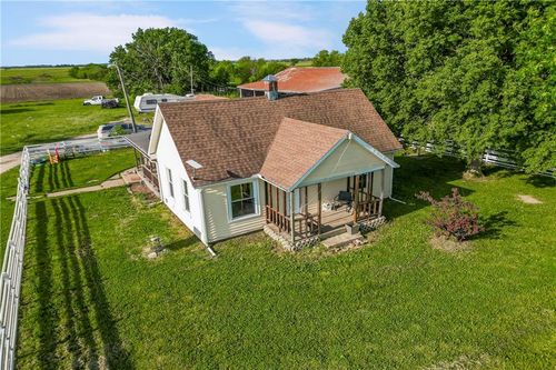 1332 Clark Rd, Williamsburg, KS, 66095-8017 | Card Image
