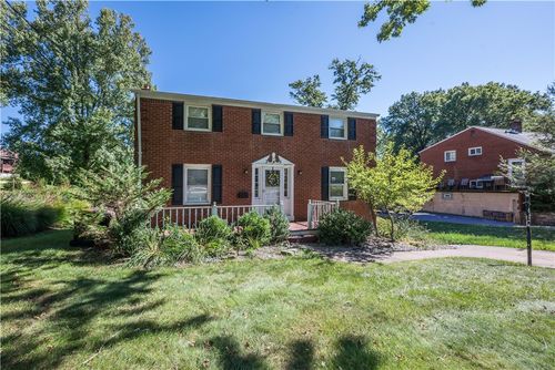 345 Pinehaven Dr, Bethel Park, PA, 15102-1137 | Card Image