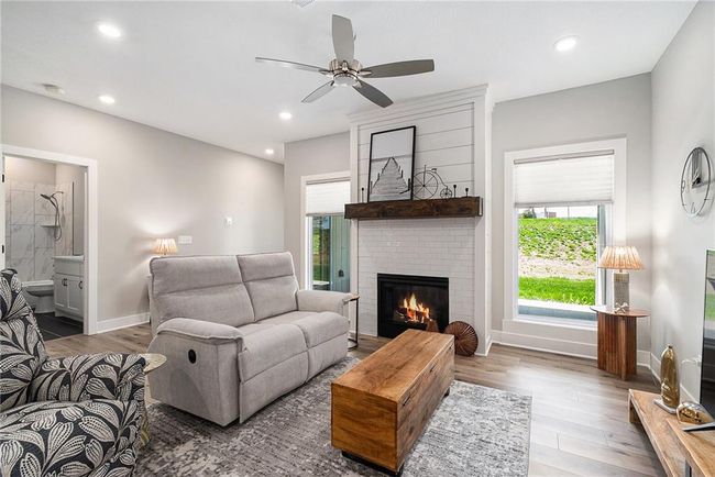 710 Ridge Dr, Townhouse with 2 bedrooms, 2 bathrooms and null parking in Smithville MO | Image 6