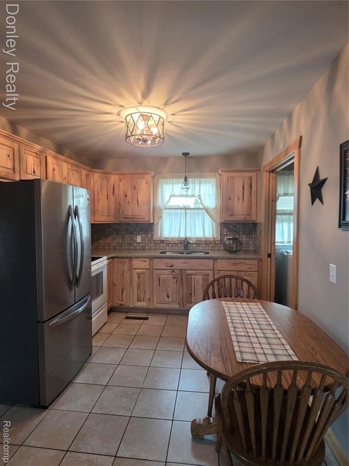 2280 S Van Dyke Rd, Marlette, MI, 48453-9705 | Card Image