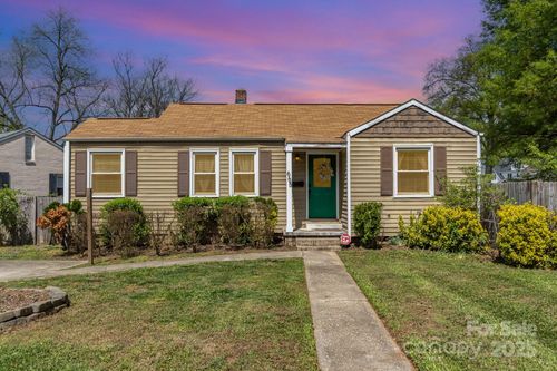 665 Melbourne Ct, Charlotte, NC, 28209-1828 | Card Image