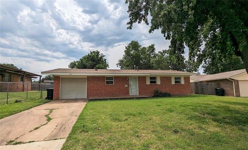 1404 Heather Ln, Moore, OK, 73160-2709 | Card Image