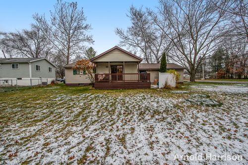933 E Woodland St, Greenville, MI, 48838-2557 | Card Image