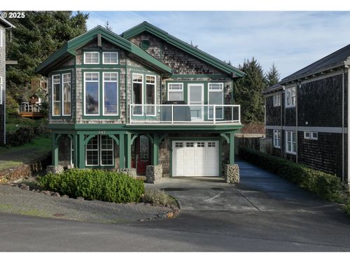 747 Oak St, Cannon Beach, OR, 97110-3134 | Card Image