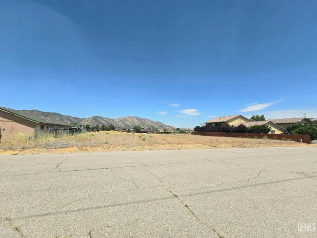 21617 Loop St, Home with 0 bedrooms, 0 bathrooms and null parking in Tehachapi CA | Image 4