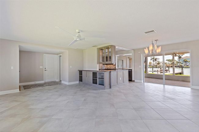 11055 7 Th St E, House other with 3 bedrooms, 2 bathrooms and null parking in TREASURE ISLAND FL | Image 7