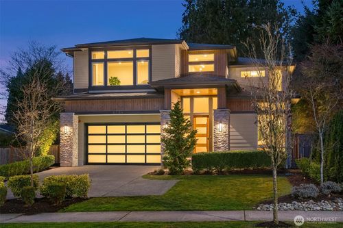 8206 128th Ave Ne, Kirkland, WA, 98033-8052 | Card Image