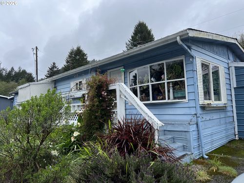 98825 Pleasant Hill Dr, Brookings, OR, 97415-9352 | Card Image