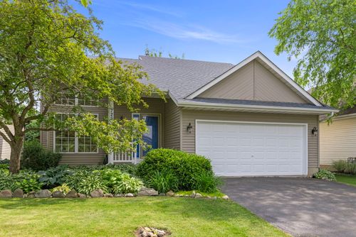 726 Hawthorne Ln, Genoa, IL, 60135-7528 | Card Image