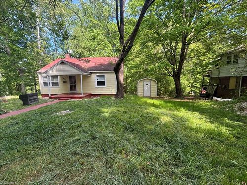 1633 Attucks St, Winston Salem, NC, 27105-6352 | Card Image
