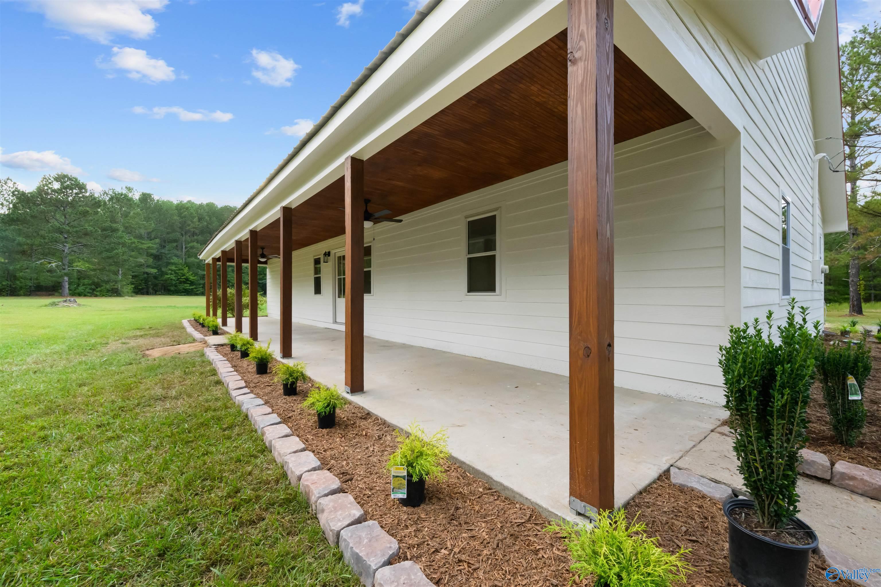 Laretha Rd, Gadsden, AL 35905