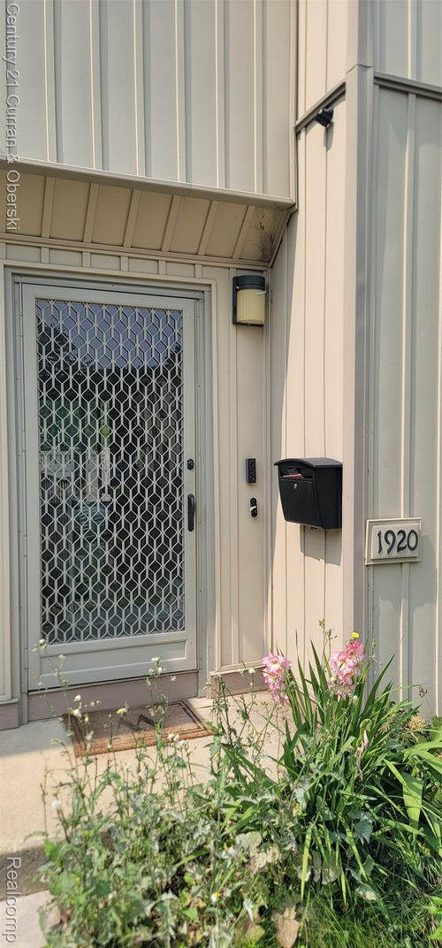 1920 Hyde Park Rd, Detroit, MI, 48207-3820 | Card Image