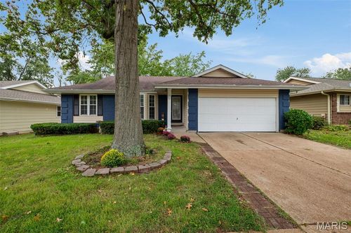 3652 Lemay Woods Dr, Oakville, MO, 63129-2238 | Card Image