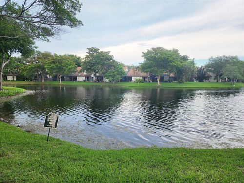 200-52 Wimbledon Lake Dr, Plantation, FL, 33324-2420 | Card Image