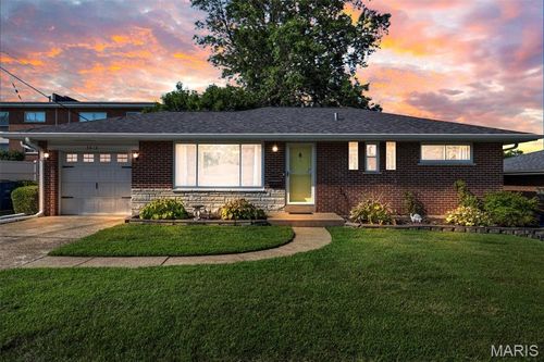 3616 Park Crest Dr, Saint Louis, MO, 63125-2453 | Card Image