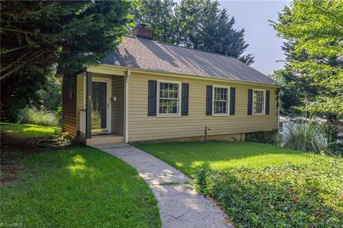 829 Sunset Dr, Winston-Salem, NC, 27103-3823 | Card Image