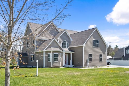 44 Sheffield St, Windham, NH, 03087-1692 | Card Image