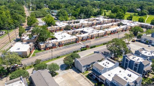 56-2100 College Dr, Baton Rouge, LA, 70808-1804 | Card Image