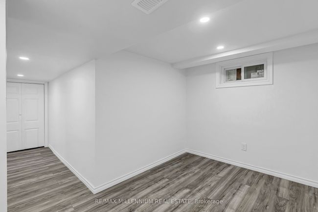 991 Parkview Ave, House other with 5 bedrooms, 2 bathrooms and 2 parking in Windsor ON | Image 19