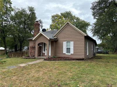 807 S 5th Street, House other with 2 bedrooms, 1 bathrooms and null parking in Louisburg KS | Image 1