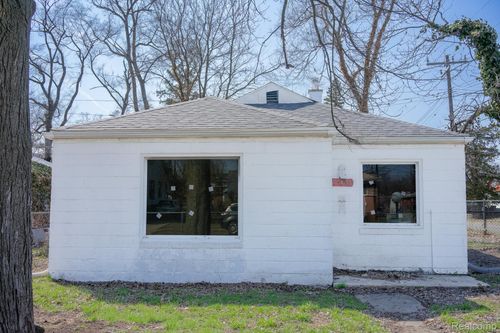 20255 Santa Rosa Dr, Detroit, MI, 48221-1242 | Card Image