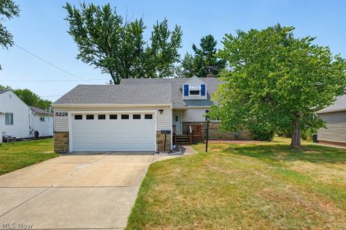 5228 Thornbury Rd, Lyndhurst, OH, 44124-1257 | Card Image