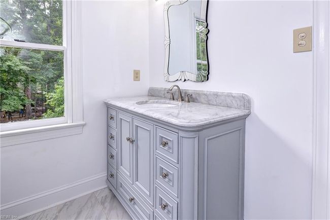Primary bath | Image 27