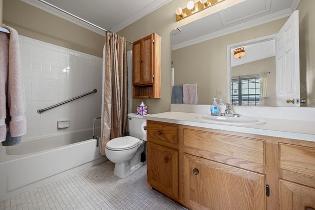 38906 Country Cir, Condo with 2 bedrooms, 3 bathrooms and null parking in Farmington Hills MI | Image 16