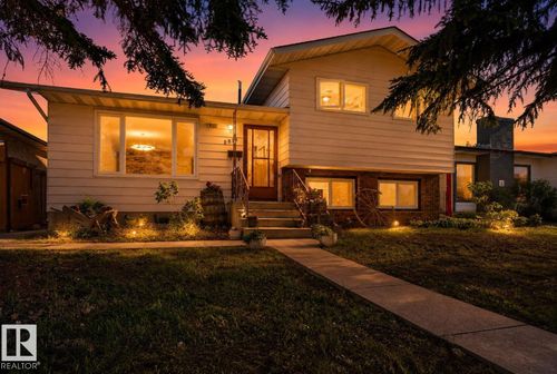 8835 152b Ave Nw, Edmonton, AB, T5E6G2 | Card Image