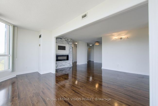 404 - 145 Hillcrest Ave, Condo with 3 bedrooms, 2 bathrooms and null parking in Mississauga ON | Image 16
