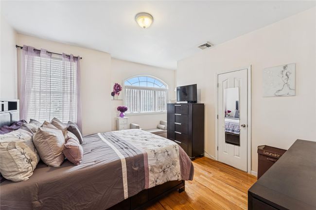 2nd Large bedroom | Image 10