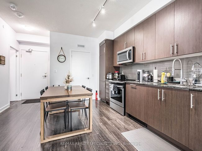 1503 - 4085 Parkside Village Dr, Condo with 2 bedrooms, 1 bathrooms and 1 parking in Mississauga ON | Image 7