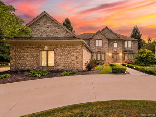 1021 Olympia Dr, Rochester Hills, MI, 48306-3785 | Card Image
