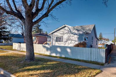 1819 6a Ave N, House detached with 3 bedrooms, 1 bathrooms and 2 parking in Lethbridge AB | Image 3