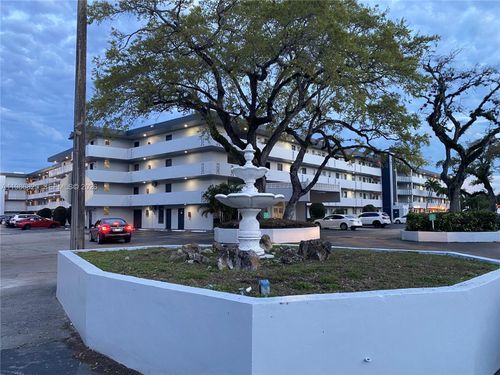 apt-436-443 Ne 195th St, Miami, FL, 33179-3305 | Card Image