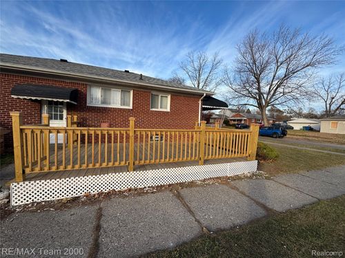 8401 Nightingale St, Dearborn Heights, MI, 48127-1203 | Card Image