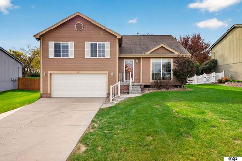 815 Edgewater Dr, Papillion, NE, 68046-3331 | Card Image