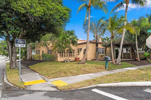 735 Colonial Rd, West Palm Beach, FL, 33405-3903 | Card Image