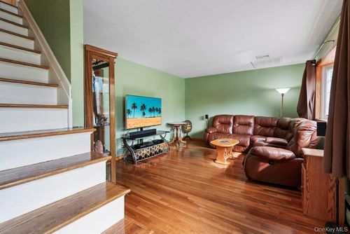 151 Islip Blvd, Islip Terrace, NY, 11752-2111 | Card Image