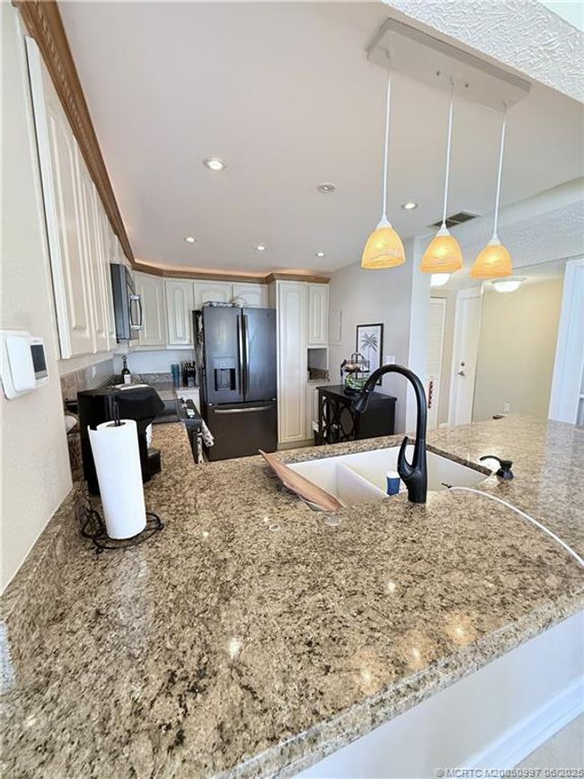 7 - 10600 S Ocean Dr, Condo with 2 bedrooms, 2 bathrooms and null parking in Jensen Beach FL | Image 4