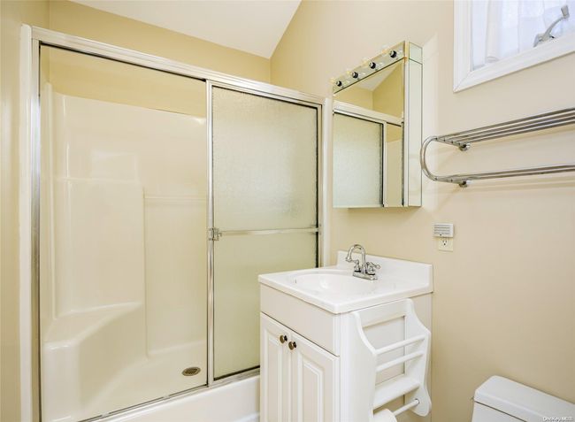 5 Bay Shore Dr, House other with 3 bedrooms, 2 bathrooms and null parking in Shelter Is Ht NY | Image 25