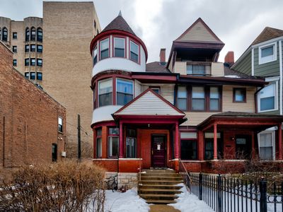 1317 E Hyde Park Boulevard, Home with 5 bedrooms, 2 bathrooms and 3 parking in CHICAGO IL | Image 1