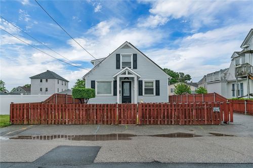 170 Quarry St, East Providence, RI, 02914-5211 | Card Image