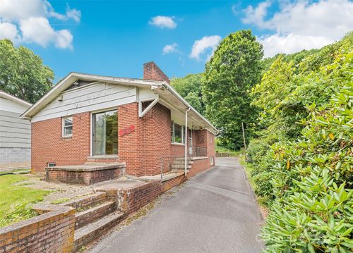 3575 Dellwood Rd, Waynesville, NC, 28786-6219 | Card Image