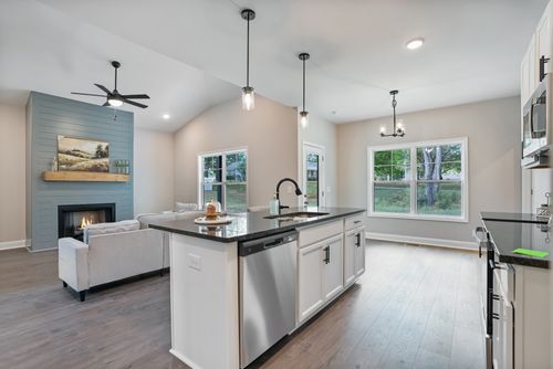 3601 Westlake Dr, Clarksville, TN, 37040-6585 | Card Image