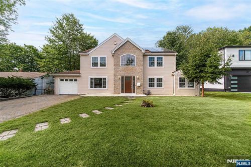 347 5th Ave, River Edge, NJ, 07661-1112 | Card Image