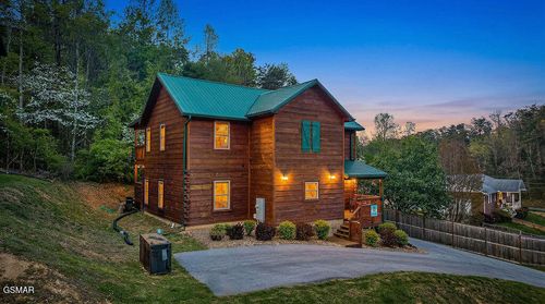 2918 Fiddlers Creek Way, Pigeon Forge, TN, 37863-5100 | Card Image