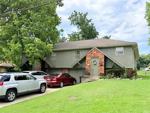11426 & 11428 E 27th Street S, Independence, MO, 64052 | Card Image